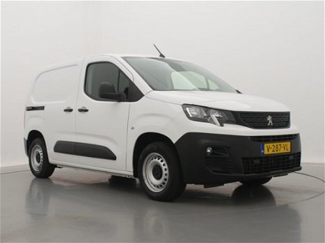 Peugeot Partner - 1.6 BlueHdi 100pk Premium 3-zits | Navigatie | Airco | Parkeersensoren | Cruise Co - 1