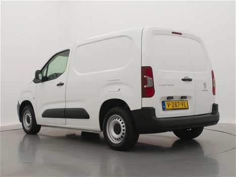 Peugeot Partner - 1.6 BlueHdi 100pk Premium 3-zits | Navigatie | Airco | Parkeersensoren | Cruise Co - 1