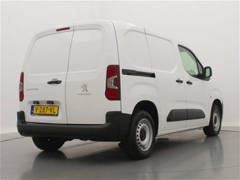 Peugeot Partner - 1.6 BlueHdi 100pk Premium 3-zits | Navigatie | Airco | Parkeersensoren | Cruise Co - 1