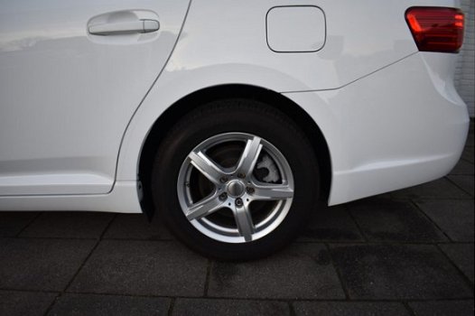 Toyota Avensis Wagon - 1.6 VVTi Comfort Trekhaak Navigatie climate controle Lm velgen - 1