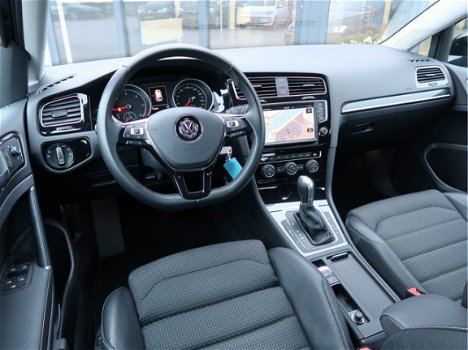 Volkswagen Golf - 1.6 TDI Highline AUT. | Navi | Xenon | Trekhaak | 17'' | Connected - 1