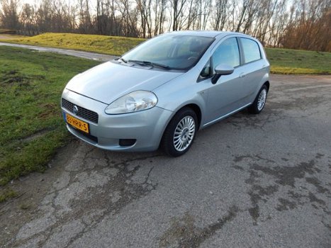 Fiat Grande Punto - 1.4 Active Nieuwe APK - 1