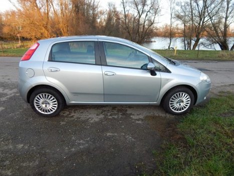 Fiat Grande Punto - 1.4 Active Nieuwe APK - 1