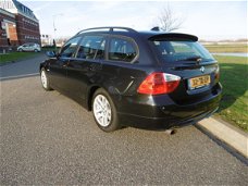 BMW 3-serie Touring - 320i High Executive Airco, Navigatie