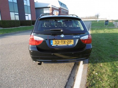 BMW 3-serie Touring - 320i High Executive Airco, Navigatie - 1