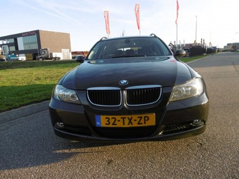BMW 3-serie Touring - 320i High Executive Airco, Navigatie - 1
