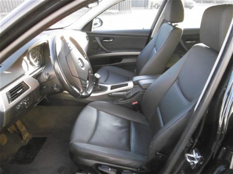 BMW 3-serie Touring - 320i High Executive Airco, Navigatie - 1