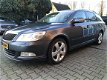 Skoda Octavia Combi - 2.0 TDI Elegance Business Line AUT. *XENON+NAVI+PDC+ECC+CRUISE - 1 - Thumbnail