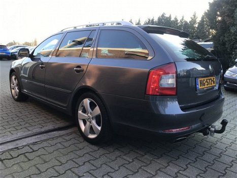 Skoda Octavia Combi - 2.0 TDI Elegance Business Line AUT. *XENON+NAVI+PDC+ECC+CRUISE - 1