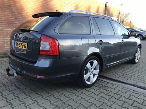 Skoda Octavia Combi - 2.0 TDI Elegance Business Line AUT. *XENON+NAVI+PDC+ECC+CRUISE - 1