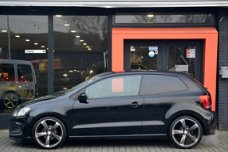 Volkswagen Polo - 1.6 TDI Highline R-Line Leder Xenon Navi Led 18 inch Rotor