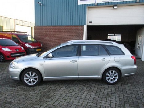 Toyota Avensis Wagon - 2.0 D-4D Linea Luna AIRCO PERFECTE AUTO - 1