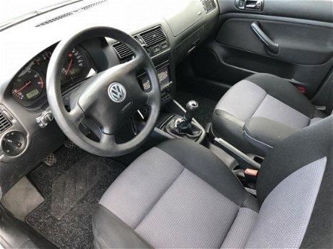 Volkswagen Golf - 1.6 Comfortline | Airco | PDC | Cruise | Navi | Zeer nette auto - 1