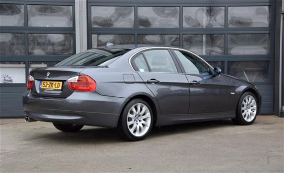 BMW 3-serie - 330d Executive * SPORT STOELEN * AUTOMAAT * KEYLESS GO * NAVIGATIE PROF - 1