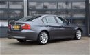 BMW 3-serie - 330d Executive * SPORT STOELEN * AUTOMAAT * KEYLESS GO * NAVIGATIE PROF - 1 - Thumbnail