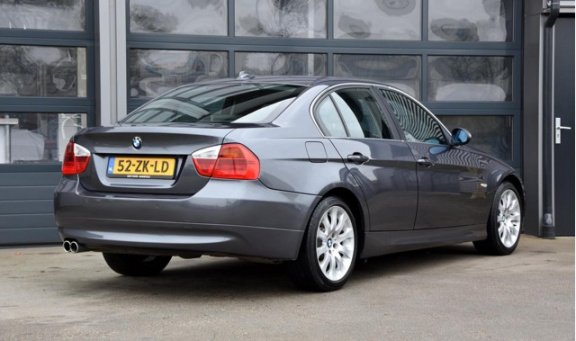 BMW 3-serie - 330d Executive * SPORT STOELEN * AUTOMAAT * KEYLESS GO * NAVIGATIE PROF - 1