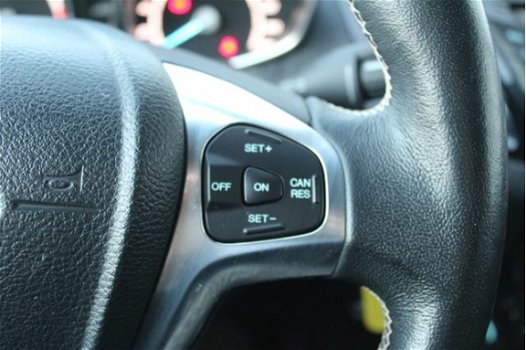 Ford Fiesta - 100 pk Titanium | Parkeerhulp V+A | Navi | Getint glas | Autom. verlichting/ruitenwiss - 1