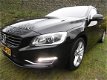 Volvo V60 - 2.4 D6 AWD Plug-In Hybrid Summum Inscription EmberBlack-Beechwood SportlederOffBlackHeme - 1 - Thumbnail