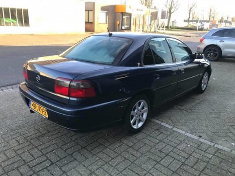 Opel Omega - 2.2i-16V Executive Edition 1 JAAR APK /AUTOMAAT/AIRCO/ NAP/ elek ramen/ ZEER NETTE AUTO - 1