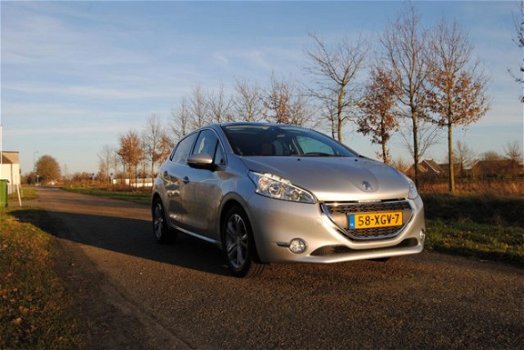 Peugeot 208 - 1.4 VTi Allure Navigatie, Panorama dak , Lage Km stand - 1