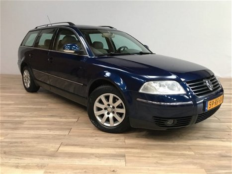 Volkswagen Passat Variant - 2.0-20V Turijn CLIMA / CRUISE / PDC / TREKHAAK / STOELVERWARMING / CHROO - 1