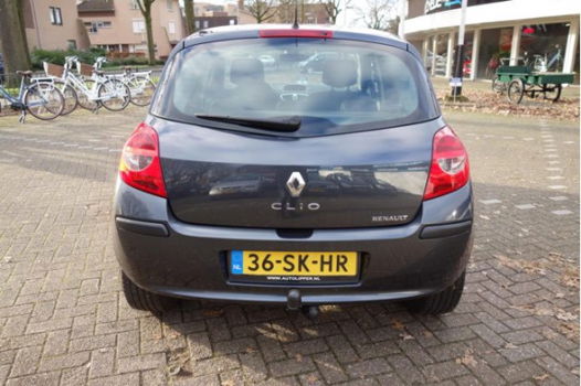 Renault Clio - 1.6-16V Dynamique Luxe 5 deurs - 1