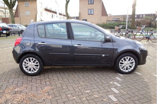 Renault Clio - 1.6-16V Dynamique Luxe 5 deurs - 1