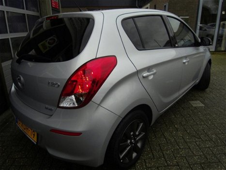 Hyundai i20 - 1.2i Go voorzien van vele opties - 1