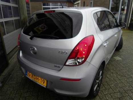 Hyundai i20 - 1.2i Go voorzien van vele opties - 1