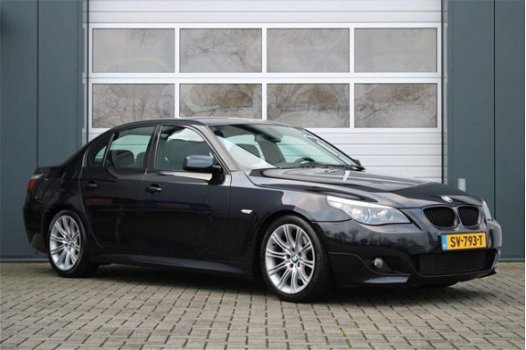 BMW 5-serie - 523i M-Sport Clima/Cruise/Elek.Ramen/C.V./PDC/Stoelverwarming/Navi/Xenon/Leder/Memory - 1