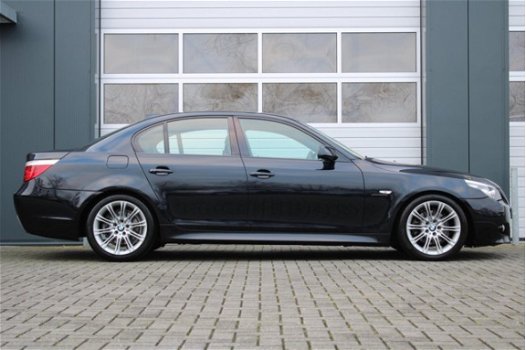 BMW 5-serie - 523i M-Sport Clima/Cruise/Elek.Ramen/C.V./PDC/Stoelverwarming/Navi/Xenon/Leder/Memory - 1