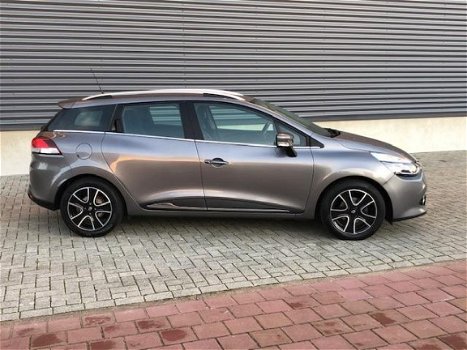 Renault Clio Estate - 1.5 dCi ECO Night&Day Navi/Cruise/Airco/PDC/Trekhaak/Nieuwstaat (BTW Auto) - 1