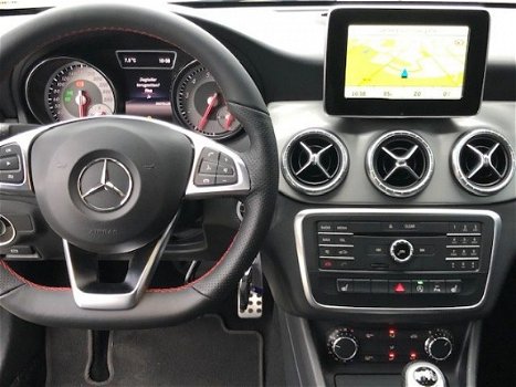 Mercedes-Benz CLA-Klasse - Coupé Streetstyle 180 AMG line *multifunctioneel stuur/ leder - 1