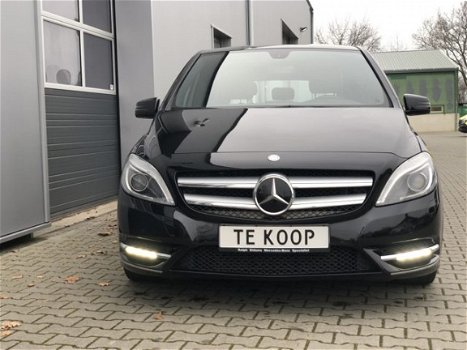 Mercedes-Benz B-klasse - 180 Ambition - 1