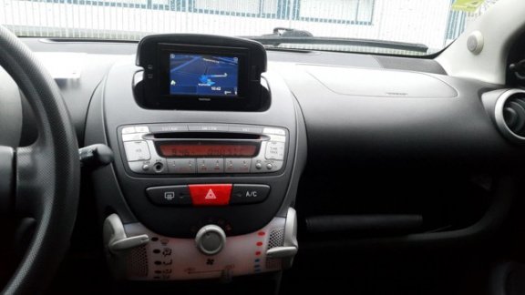 Toyota Aygo - 1.0-12V Comfort Navigator Automaat 2011 - 1