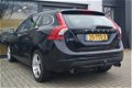 Volvo V60 - 1.6 T4 Momentum automaat + NAVIGATIE + LM VELGEN + CHROOM PAKKET - 1 - Thumbnail