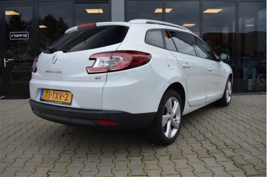 Renault Mégane Estate - 1.5 dCi Bose | Dealer Onderhouden | Navigatie | Parkeer Sensoren | - 1