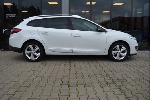 Renault Mégane Estate - 1.5 dCi Bose | Dealer Onderhouden | Navigatie | Parkeer Sensoren | - 1