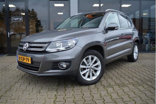 Volkswagen Tiguan - 2.0 TDI Sport&Style 4Motion | Navigatie | Parkeer Sensoren | 17 Inch | - 1