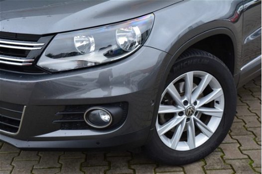 Volkswagen Tiguan - 2.0 TDI Sport&Style 4Motion | Navigatie | Parkeer Sensoren | 17 Inch | - 1