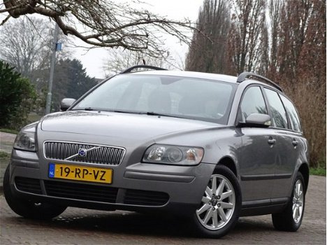 Volvo V50 - 2.4 Momentum 140PK luxe ed. *NAP - 1