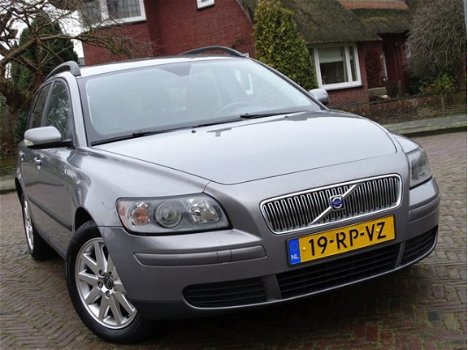 Volvo V50 - 2.4 Momentum 140PK luxe ed. *NAP - 1