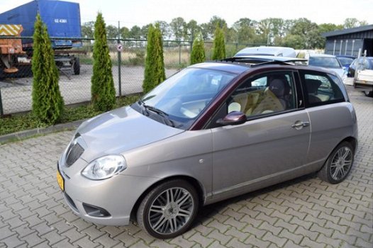 Lancia Y(psilon) - 1, 4-16 V Platino - 1