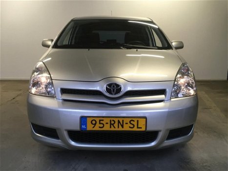 Toyota Corolla Verso - 1.8 VVT-i Terra 7p. Airco / Navi / 7-persoons / Trekhaak - 1