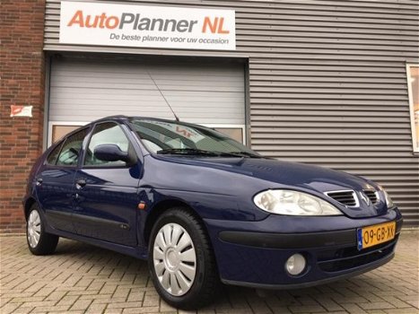 Renault Mégane - 1.6 5-Deurs Airco Automaat Lage kmstand - 1