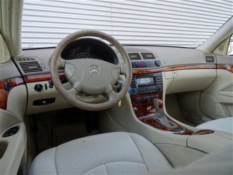 Mercedes-Benz E-klasse - 240 Classic / Young-timer/ Automaat / Panoramadak / Airco / Cruise control - 1