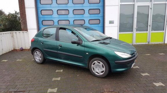 Peugeot 206 - 1.4 XT 5 Deurs APK NAP AIRCO Dealeronderhouden - 1