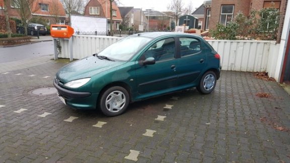 Peugeot 206 - 1.4 XT 5 Deurs APK NAP AIRCO Dealeronderhouden - 1