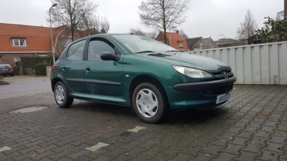 Peugeot 206 - 1.4 XT 5 Deurs APK NAP AIRCO Dealeronderhouden - 1