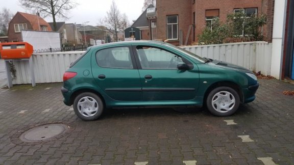 Peugeot 206 - 1.4 XT 5 Deurs APK NAP AIRCO Dealeronderhouden - 1